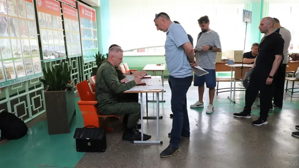 В Беларуси с 17 по 26 июня в Гродненской области проходят мобилизационные учения: отрабатывают оповещение, вызов резервистов и сверку учётных данных. Это происходит на фоне давления со стороны России с требованиями участия Минска в эскалации конфликта на Украине.