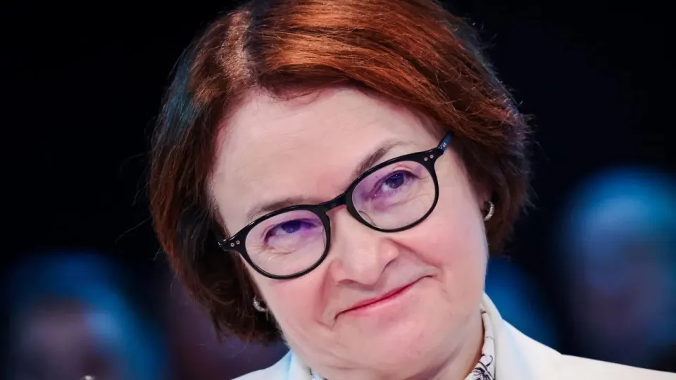 Глава Центробанка долго не появлялась на публичных мероприятиях; ее пресс‑конференция назначена на 19 июня. На фоне колебаний инфляции и давления власти вокруг решения по ключевой ставке приняты изменения в законе о бюджете, которые открывают путь к непрозрачному увеличению военных расходов и создают риски для экономики.
