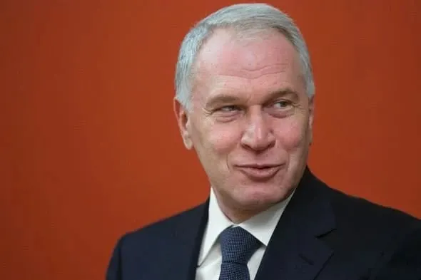 Президент присудил бизнесмену Юрию Ковальчуку орден III степени за вклад в социальные проекты, сохранение культурно‑исторических ценностей и благотворительную деятельность.