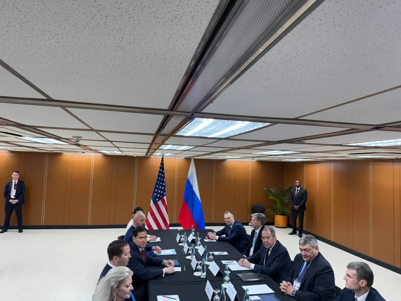 Лидеры обсудили, в том числе, позицию США по урегулированию конфликта на Украине; встреча длилась около получаса.