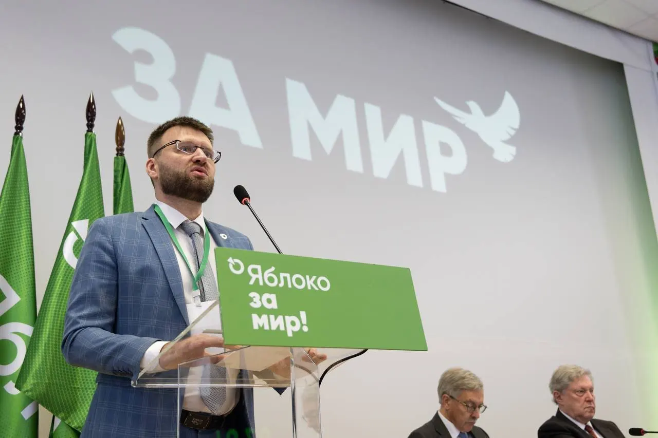 Ведомство сочло, что Дорохов продолжает политическую деятельность — в перечне «доказательств» оказались поздравление председателя партии, участие в акциях и публикации с его фотографией.