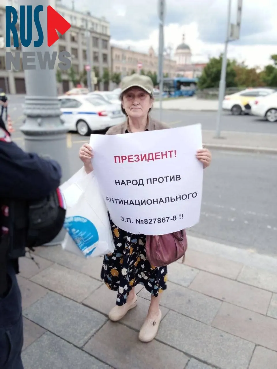 На Старой площади в Москве задержали Наталью Шамину — градозащитницу и председателя Новосибирского отделения ВООПИК. Она выходила в одиночный пикет против законопроекта о передаче региональным властям права лишать памятники охранного статуса.