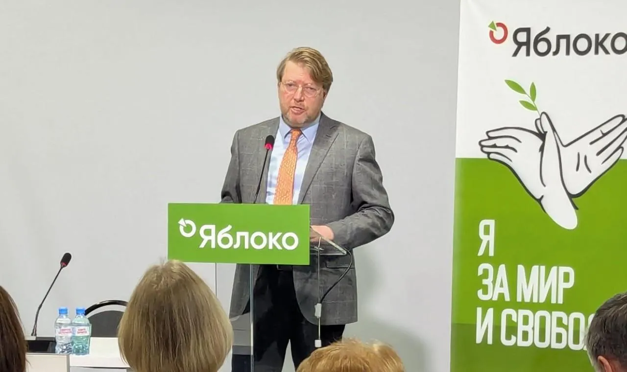 Верховный суд подтвердил штраф Николаю Рыбакову за пост с фотографией Алексея Навального; партия планирует обжаловать решение в Конституционном суде.