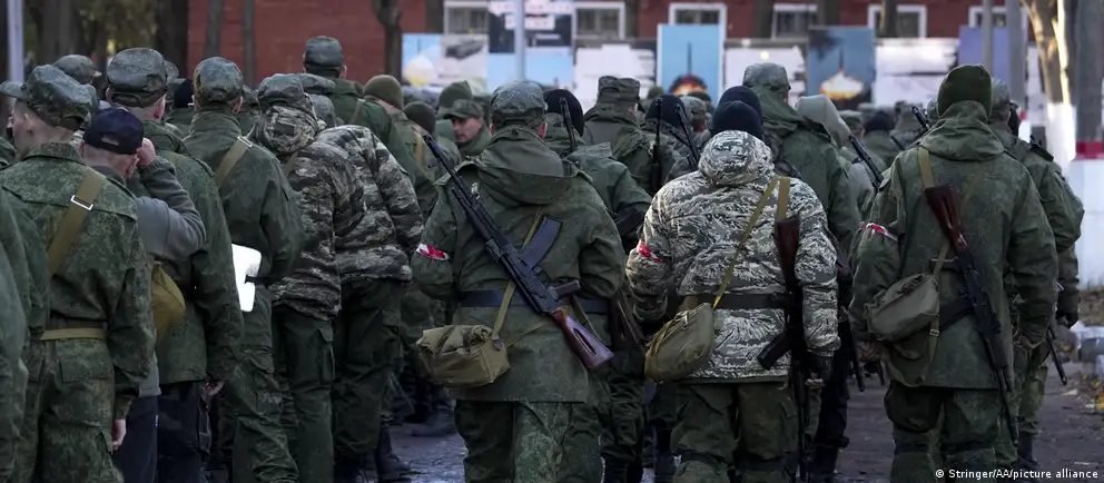 Заявления о подготовке новой волны призыва вызывают дискуссии: есть сигналы о проблемах с набором контрактников и о возможных планах расширить мобилизацию, тогда как официальные представители власти это отрицают.