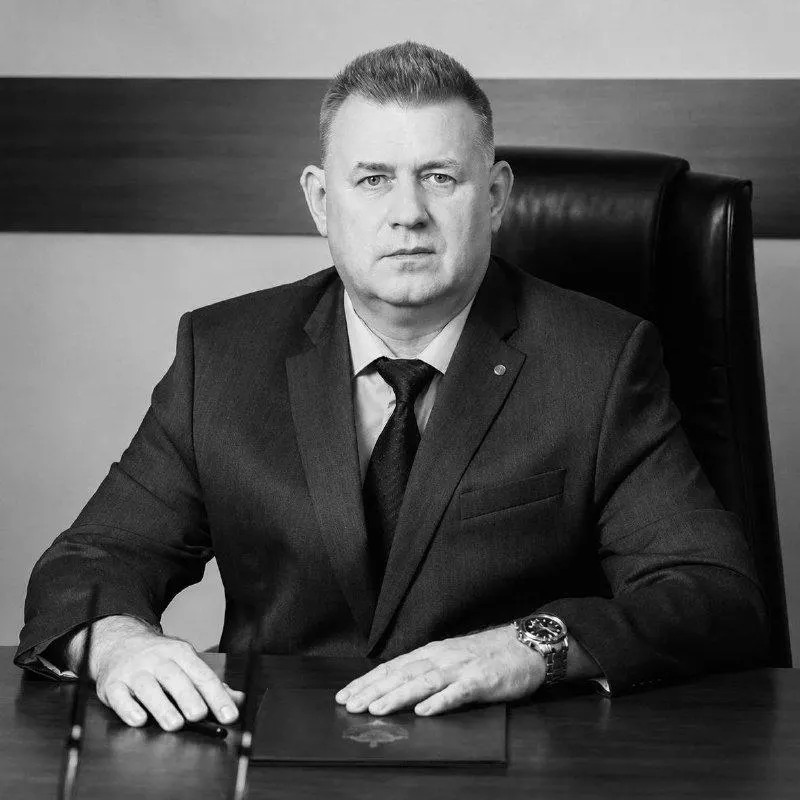 28 июля в Саратове на 56‑м году жизни ушёл из жизни начальник управления судебного департамента Саратовской области Владимир Климов. С 2000 года он занимал руководящие должности в органах прокуратуры региона и возглавил управление Судебного департамента 22 мая 2026 года.
