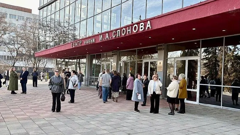 Премьера в постановке Ивана Комарова состоится 11 и 12 сентября в начале нового театрального сезона. В спектакле задействованы ведущие актёры коллектива; билеты можно приобрести в электронном виде, кассы пока не работают.