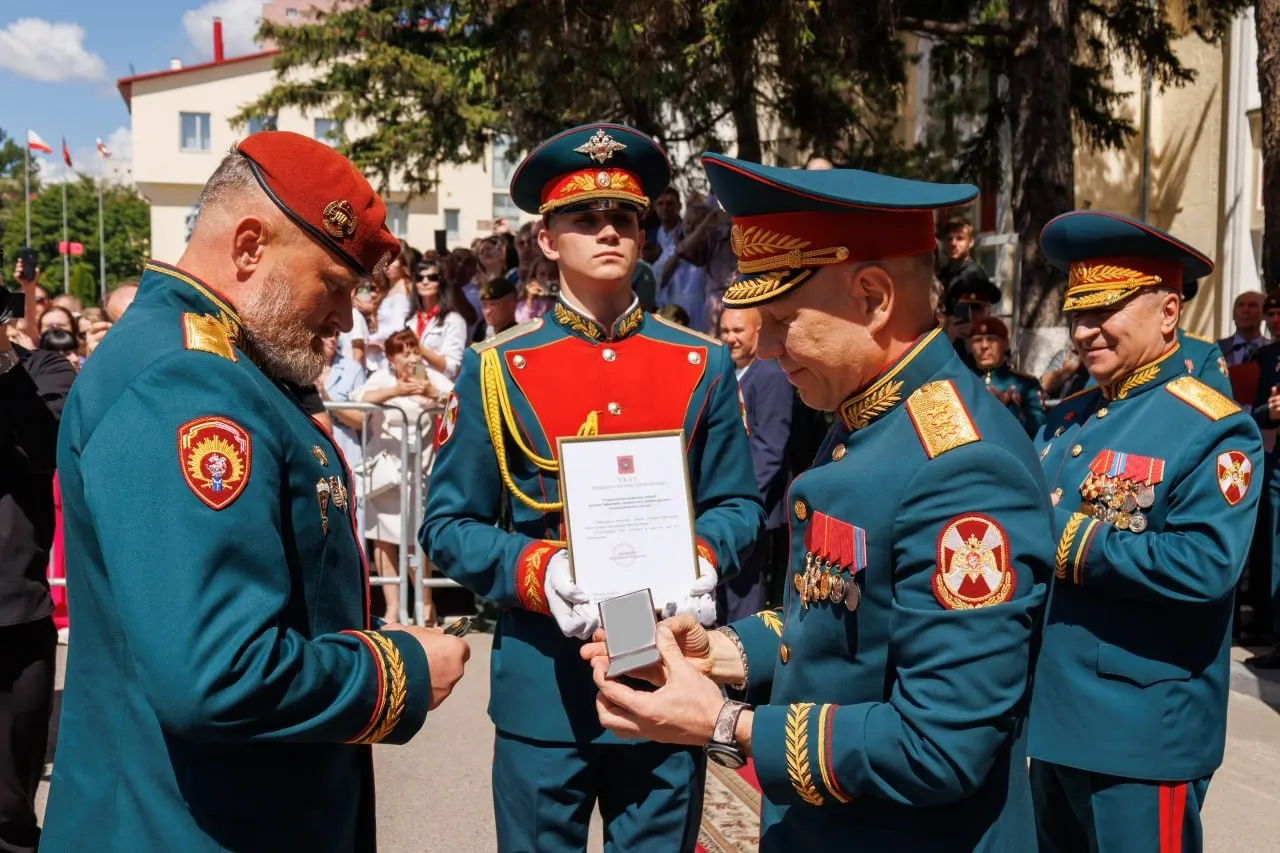 Начальнику Саратовского военного ордена Жукова Краснознаменного института войск национальной гвардии РФ Александру Белоглазову присвоено воинское звание «генерал-лейтенант».