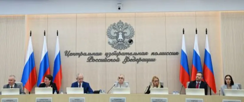 Центральная избирательная комиссия единогласно подтвердила федеральный список КПРФ после отзыва трёх списочных кандидатов. Партия закрывает все 225 одномандатных округов, кандидаты меняли округа, комиссии разрешили открыть предвыборный счёт.