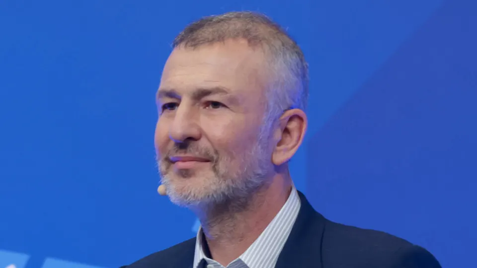 После претензий со стороны прокуратуры миллиардер Андрей Мельниченко согласился перевести 32 млрд рублей образовательному центру «Сириус», после чего иск о передаче СИБЭКО в доход государства был отозван.