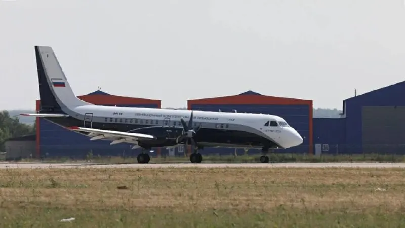 Росавиация выдала Ил-114-300 сертификат с существенными ограничениями по температуре и погодным условиям; на «Дрон экспо — 2026» показали УАЗ «Буханка» с композитной бронезащитой, затвердевающей на солнце.