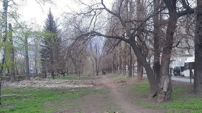 Спикер Госдумы сообщил о планах увеличить пешеходное кольцо на улице Астраханской: работы планируется завершить к ноябрю. Отмечают также обновление участка бульвара к запуску трамвая №3.