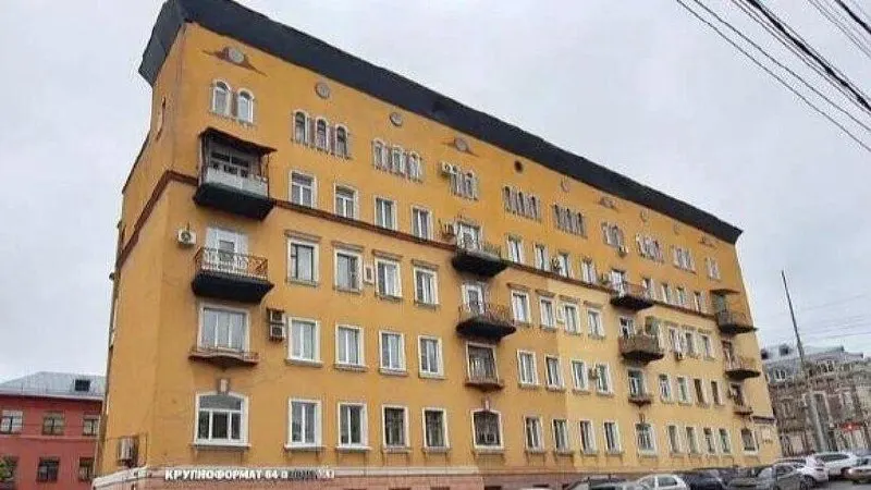 Жилой дом №22 в стиле советского неоклассицизма включён в перечень объектов культурного наследия регионального значения. Здание напоминает итальянское палаццо и сохранило характерные декоративные элементы фасада.