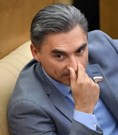 Зампред комитета по информполитике заявил, что мессенджер может остаться в РФ при открытии представительства, переносе хранения данных в страну и сотрудничестве со спецслужбами. Дурову предъявлено заочное обвинение в содействии «террористической» деятельности.