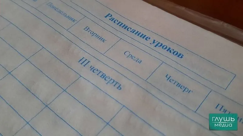 Вице-спикер Государственной думы Борис Чернышов предложил поощрять школьников единовременными выплатами, сертификатами или грантами за улучшение результатов обучения; предложение направлено вице-премьеру Дмитрию Чернышенко.