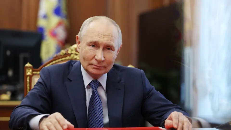 Президент распорядился включить курс о русском языке в программы высших учебных заведений, определил сроки и ответственных, а также поручил меры по популяризации языка в детских лагерях и изменения в языковой политике.