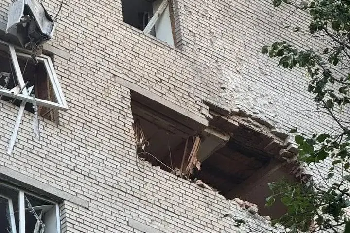 В результате падения беспилотника в поселке Пионерский городского округа Истра Московской области погибли три человека, ещё пятеро получили ранения; также загорелись пять частных домов.