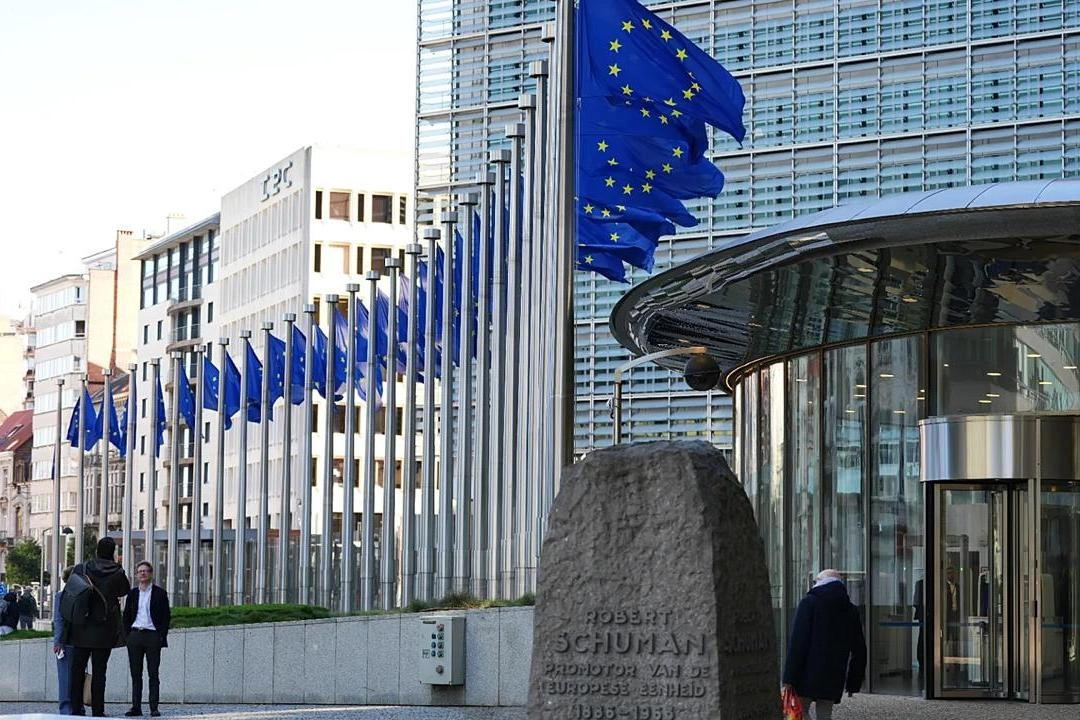 Евросоюз планирует включить в санкционный список свыше 1600 фирм с общей выручкой более $20 млрд; обсуждение пакета запланировано на октябрь.