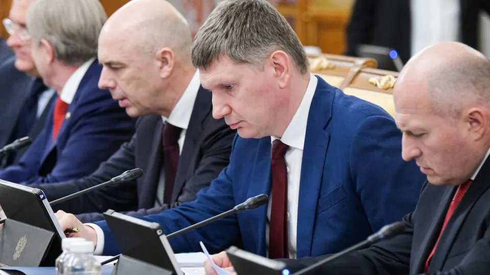 По оперативным данным, ВВП РФ в январе–мае вырос всего на 0,2% — экономика демонстрирует стагнацию с выраженной региональной дифференциацией и риском снижения к концу года.