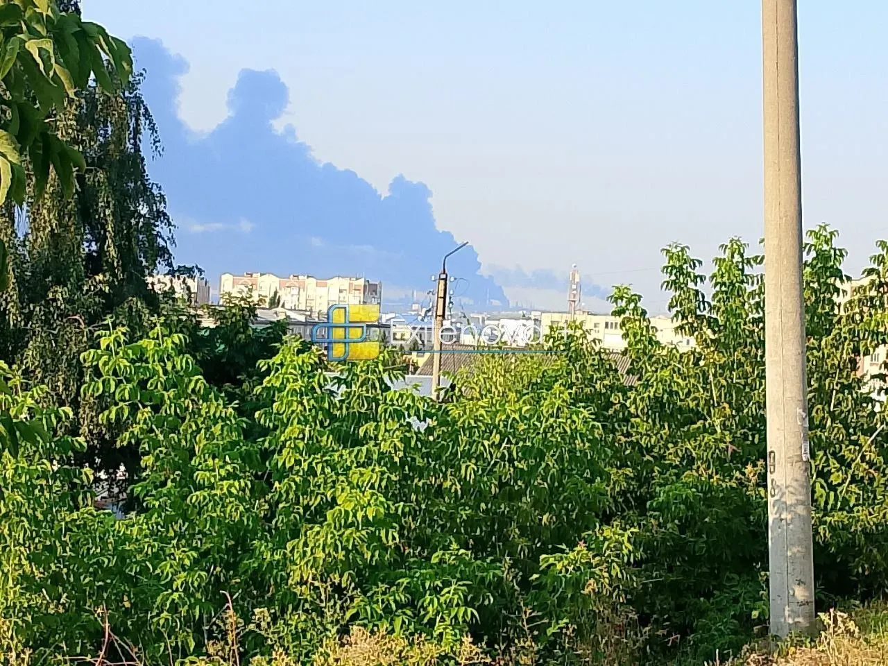 После падения беспилотника на Ильский НПЗ в Краснодарском крае разгорелся пожар; пострадали люди, власти уточняют данные. В регионах Самары и Lipецкой области фиксируются новые инциденты и атаки.