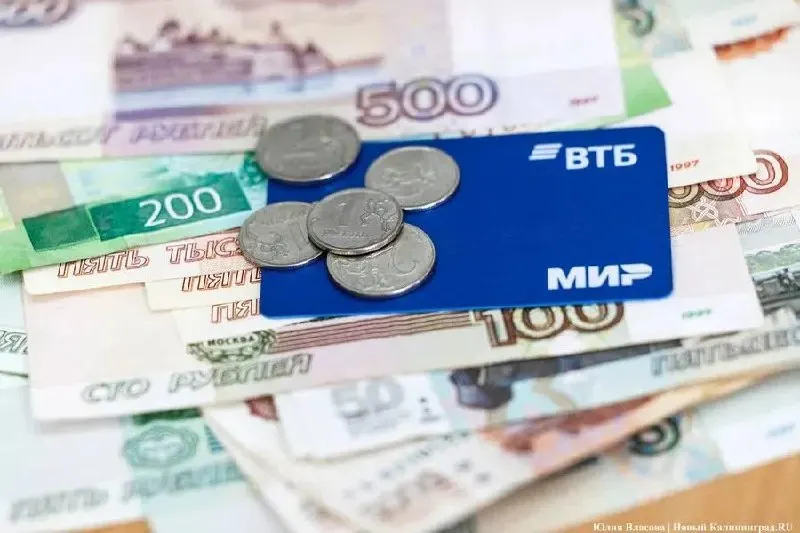 Через две недели в России начнется массовое внедрение цифрового рубля; банки заявляют о полной готовности к запуску новой формы национальной валюты; в перспективе банки смогут предлагать депозиты и кредиты в цифровой валюте.