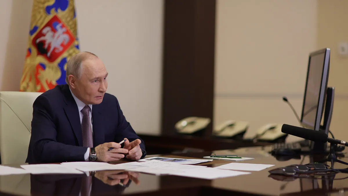 Указ допускает ввод временного внешнего управления на объектах, находившихся во владении Российской Федерации, в случае несвоевременного или неполного выполнения субъектами мер по обеспечению безопасности критической инфраструктуры. Документ опубликован на портале правовых актов и вступает в силу после официальной публикации.
