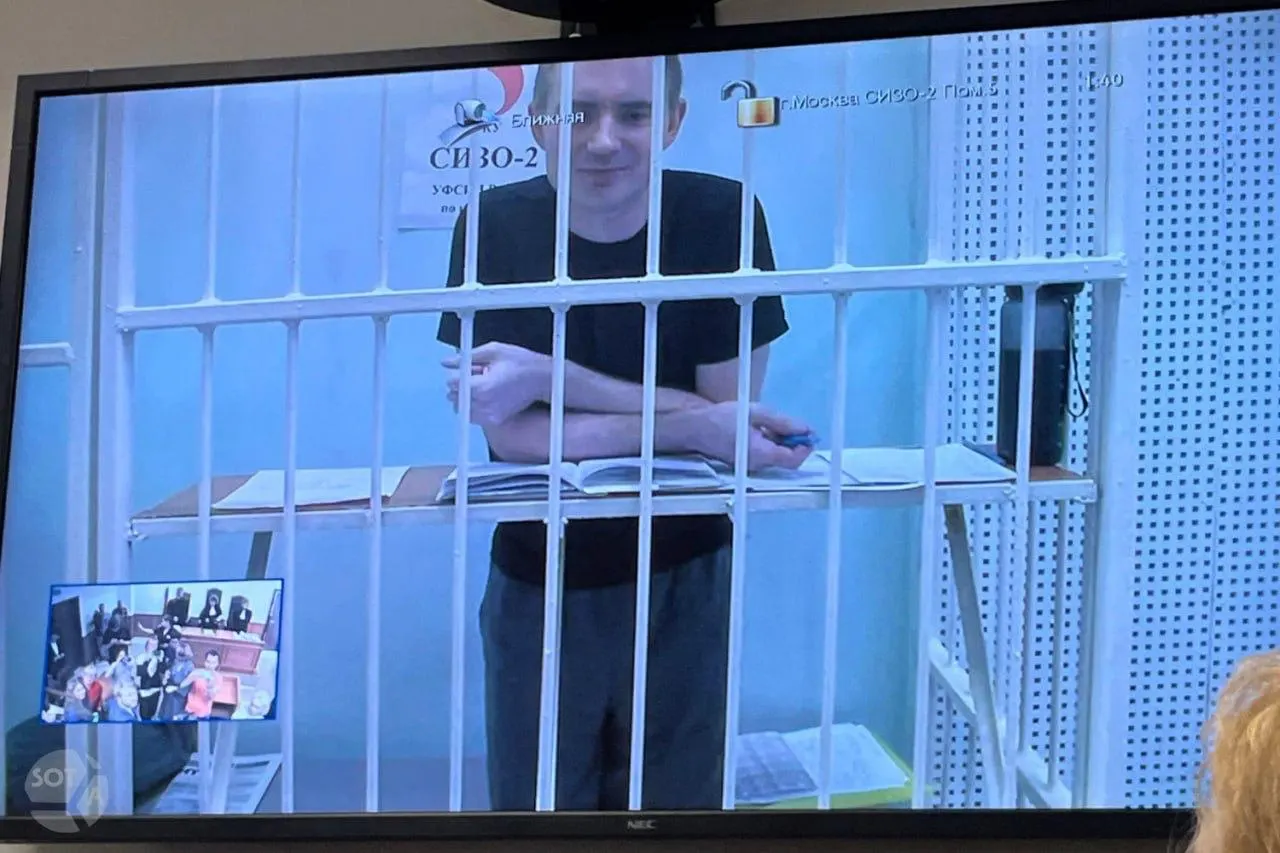 Дроны атаковали Екатеринбург и склад, вынесены приговоры и решения судов; обсуждается ситуация с бензином и настроения в регионе.