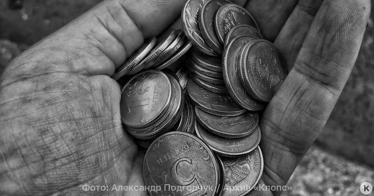 Работающие пенсионеры в России получают в среднем около 24,9 тыс. рублей в месяц; на 1 июля 2026 года средняя пенсия по старости достигла 27 224 рубля, а неработающие — 27 850 рублей.