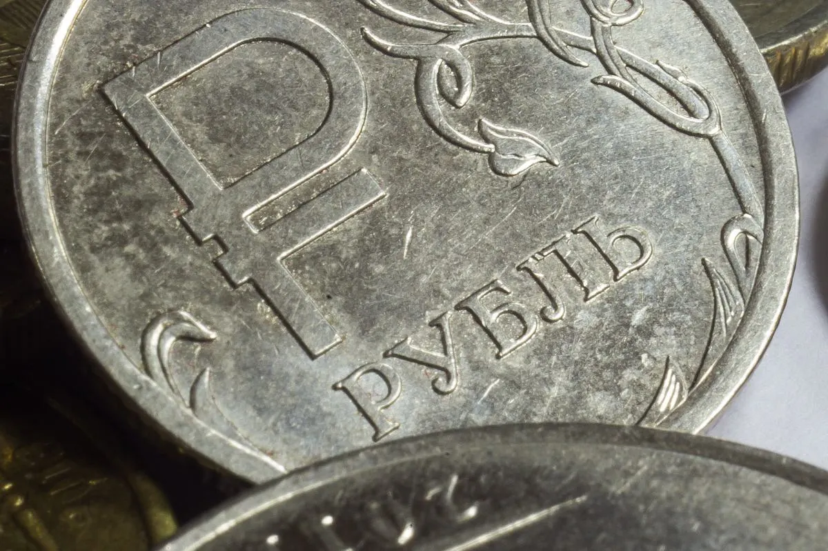 По данным правительства, МРОТ вырастет до 28 935 рублей в 2027 году, а к 2030 году планируется достигнуть 35 тысяч рублей.
