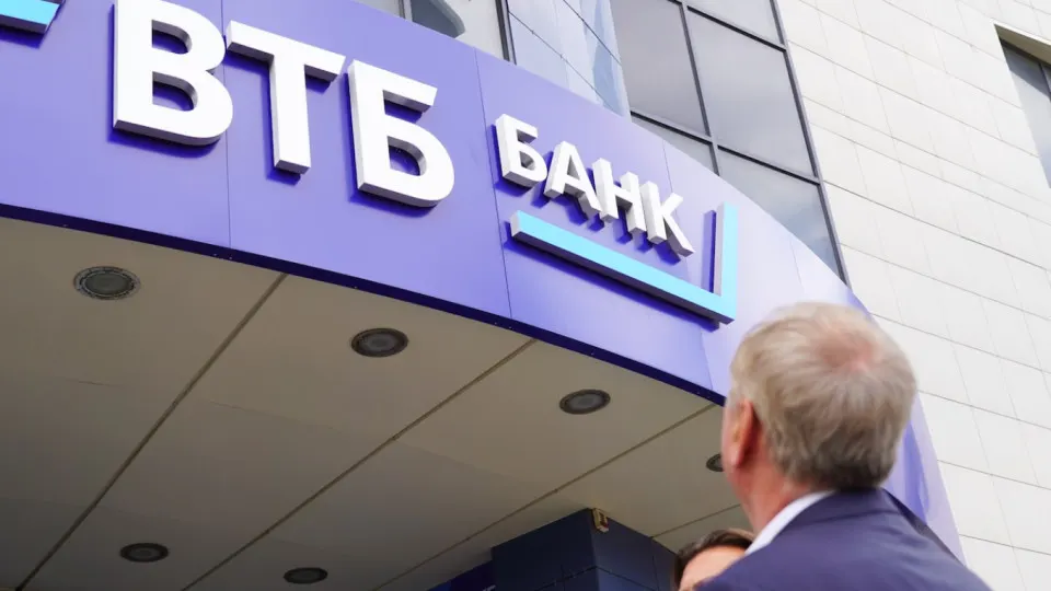 Вашингтон расширил санкции против банка ВТБ, заявив о возможном содействии обходу ограничений в отношении Ирана; банк ранее находился под ограничениями в российском финансовом секторе. Новые меры коснулись и связанных структур.