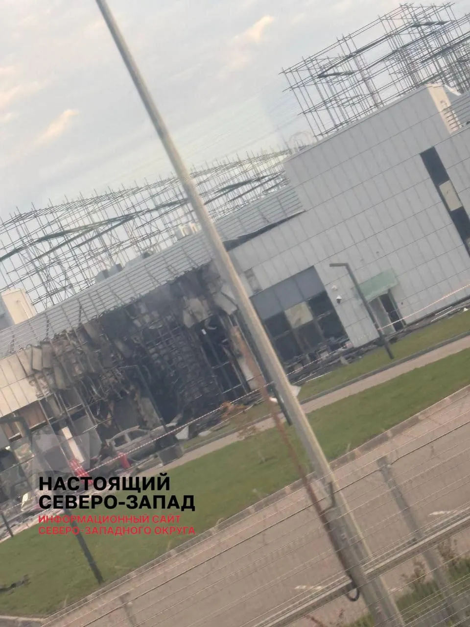Беспилотники атакуют крупные дата‑центры, угрожая банковской системе и онлайн‑сервисам по всей стране. В Саратовской области зафиксирован удар по строящемуся центру обработки данных Сбербанка; возможны сбои в сервисах у миллионов пользователей.