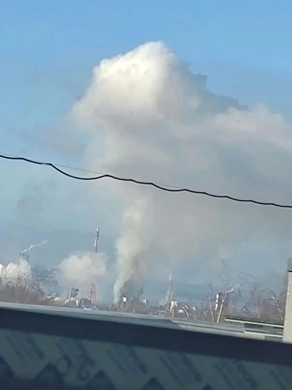 Ночью и утром 23 октября над регионами развернулась волна беспилотных ударов: пострадали люди, повреждены дома, школы перешли на дистанционное обучение, воздушные объекты сбиты десятками.