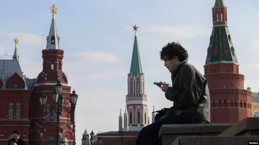 Законопроект предусматривает идентификацию детей в соцсетях и сокращение их времени пребывания в сети, на фоне международного опыта.