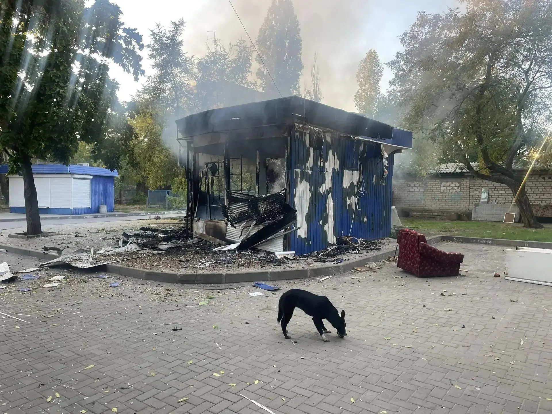 За ночь по всей стране прошли массированные атаки беспилотников: есть погибшие, раненые и разрушения, в том числе пожар в магазине.