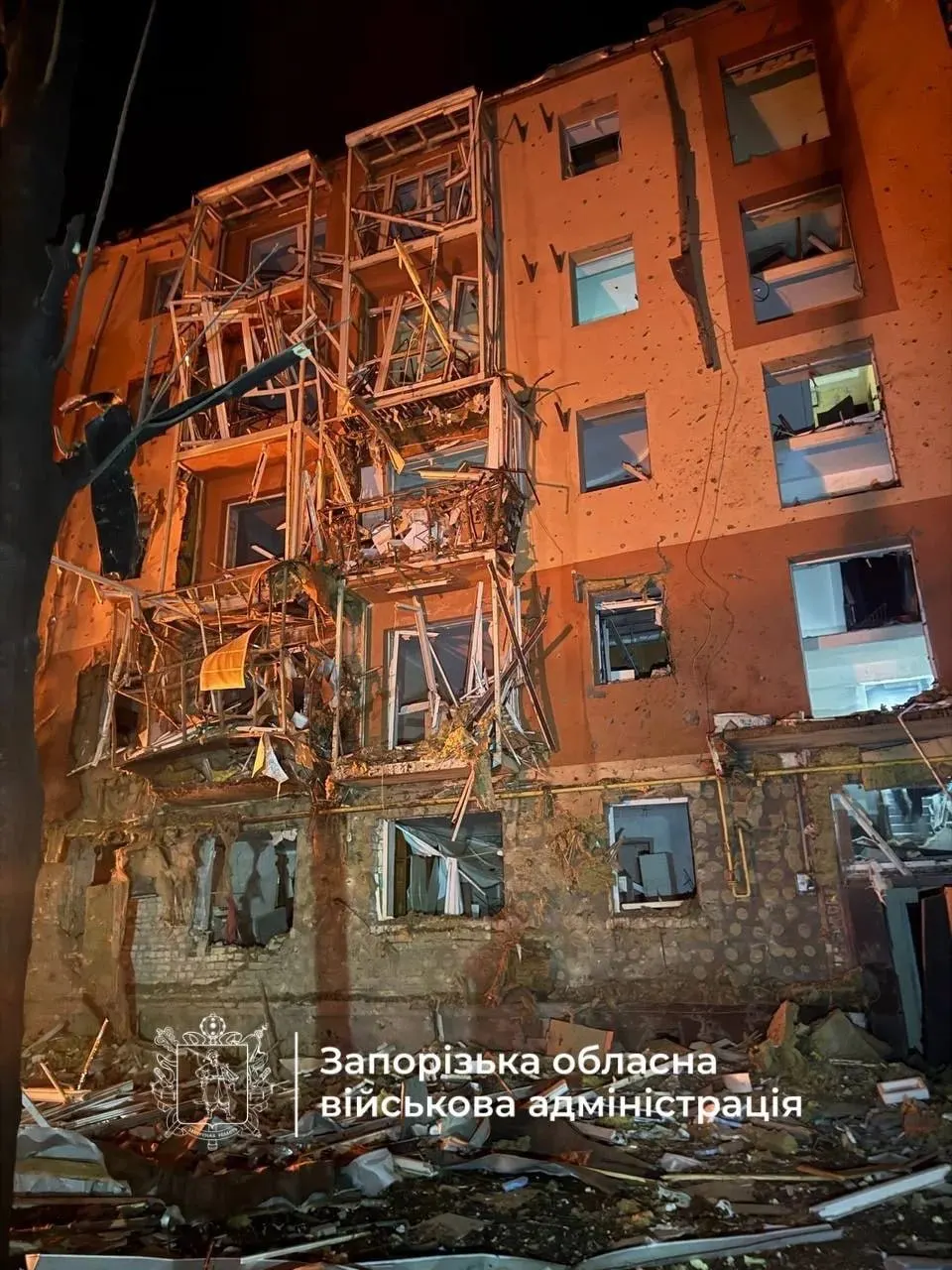 Дроны достигли ХМАО и других регионов; на Рязанском НПЗ частично остановлена переработка; вынесен приговор за призывы к терроризму; ночные события в регионах на фоне военных действий.